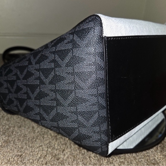 Michael Kors Monochrome Women's Tote, NWT - Picture 8 of 15